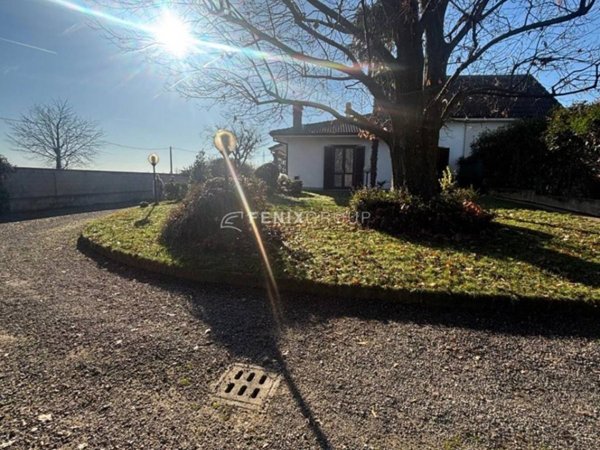 casa indipendente in vendita a Vimercate in zona Oreno
