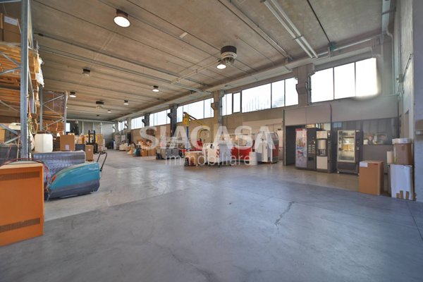 capannone in vendita a Vimercate