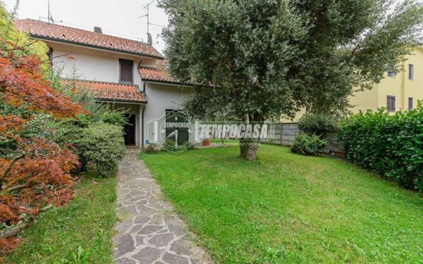 casa indipendente in vendita a Vimercate in zona Ruginello / Oldaniga
