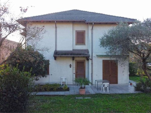 casa indipendente in vendita a Vimercate in zona Velasca