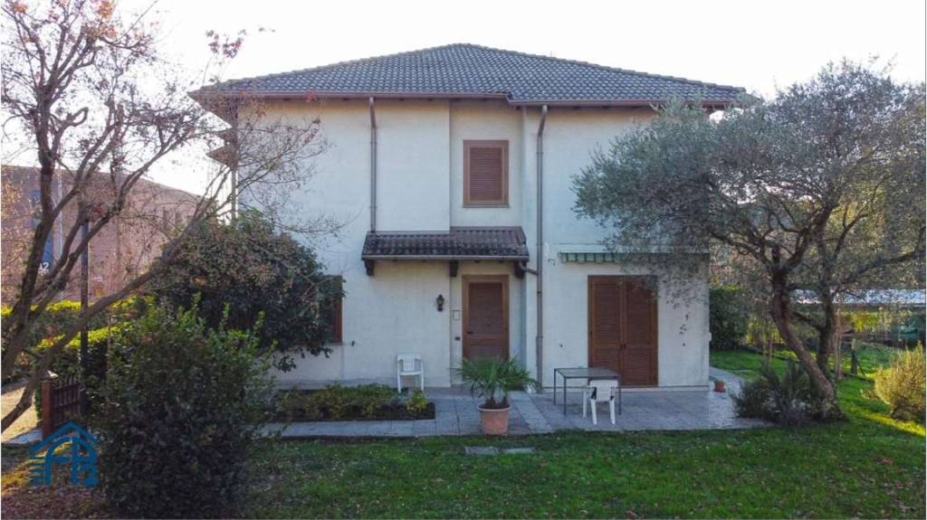 casa indipendente in vendita a Vimercate in zona Velasca
