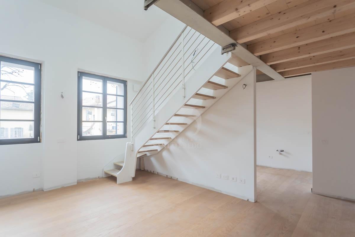 appartamento in vendita a Vimercate in zona Centro Storico