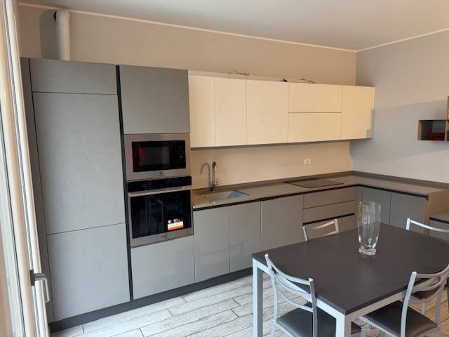 appartamento in vendita a Vimercate in zona Centro Storico