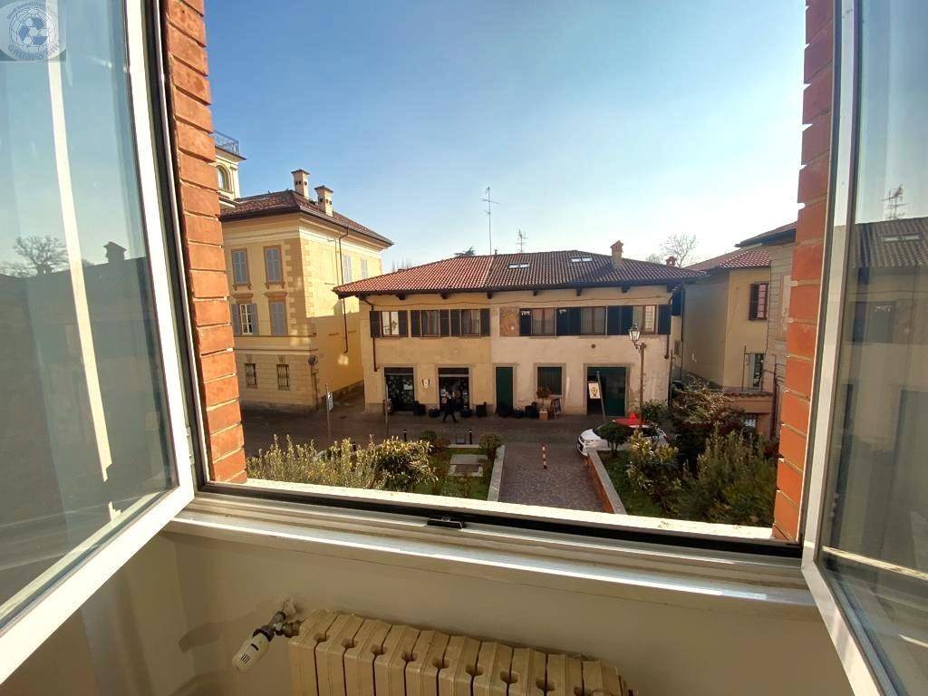 appartamento in vendita a Vimercate in zona Centro Storico