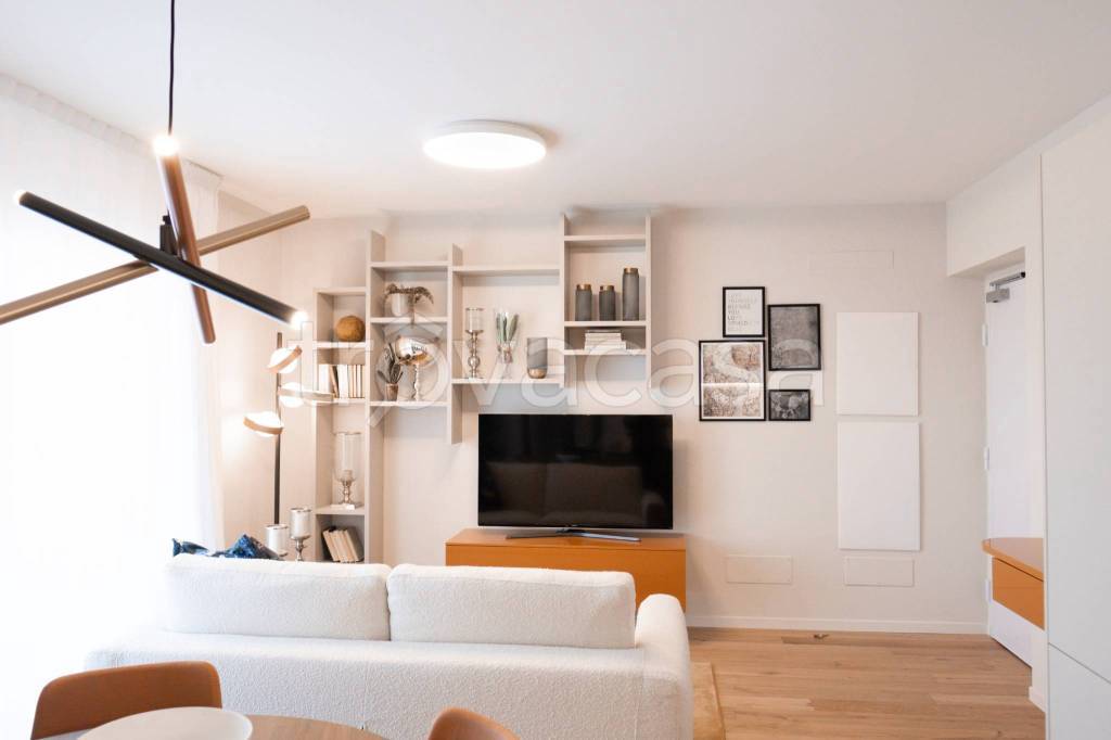 appartamento in vendita a Vimercate in zona Centro Storico