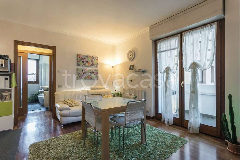 appartamento in vendita a Vimercate in zona Centro Storico