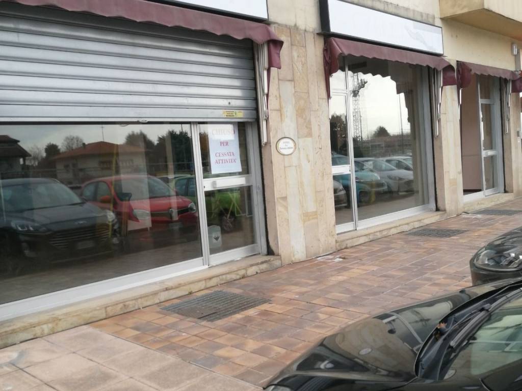 negozio in vendita a Vimercate