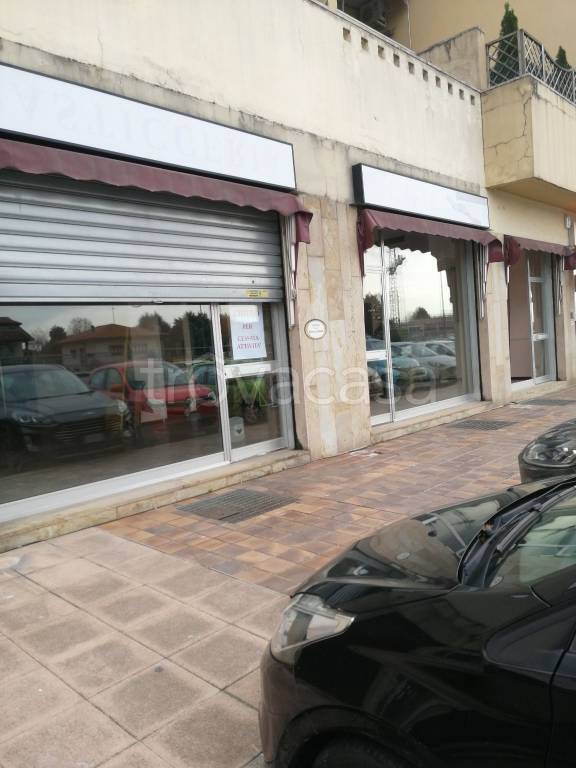 negozio in vendita a Vimercate