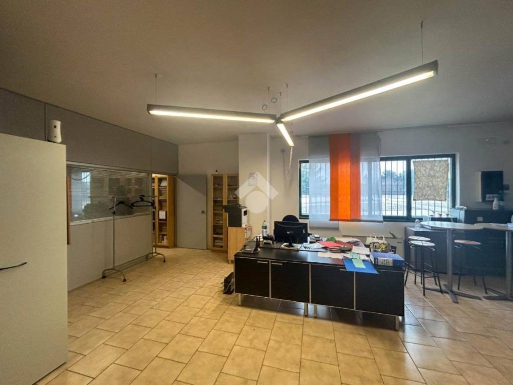 ufficio in vendita a Vimercate