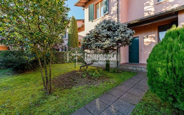 casa indipendente in vendita a Vimercate in zona Oreno