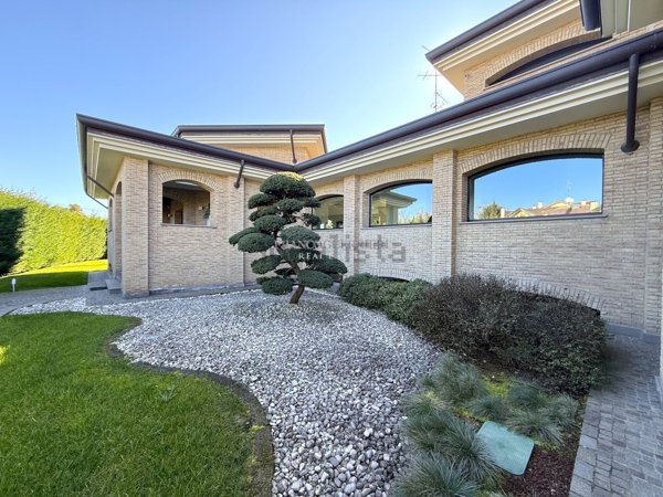 casa indipendente in vendita a Vimercate