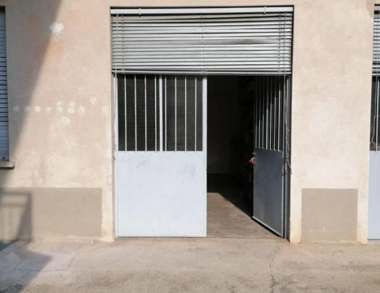 locale commerciale in vendita a Vimercate in zona Ruginello / Oldaniga