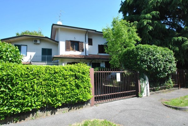 casa indipendente in vendita a Vimercate in zona Oreno