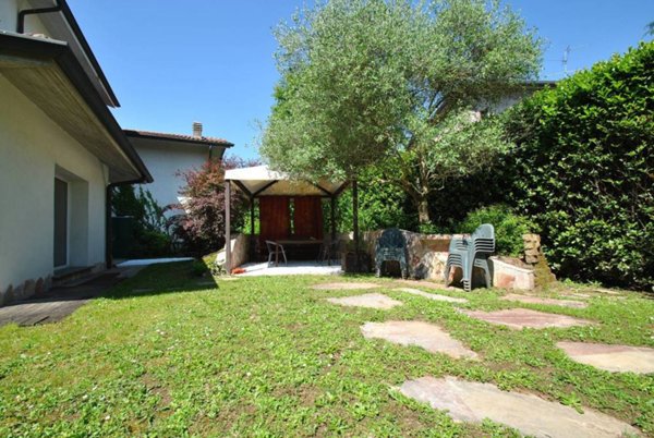 casa indipendente in vendita a Vimercate in zona Oreno