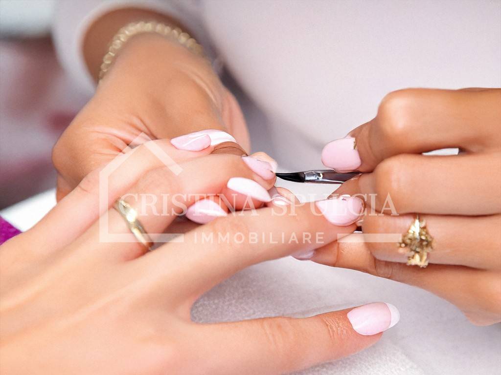 negozio in vendita a Vimercate in zona Centro Storico