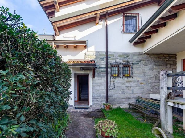 casa indipendente in vendita a Vimercate in zona Ruginello / Oldaniga