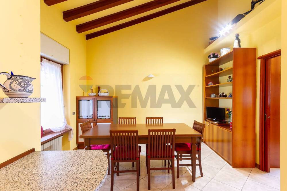 appartamento in vendita a Vimercate in zona Ruginello / Oldaniga
