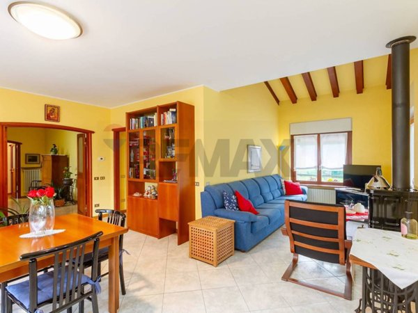 appartamento in vendita a Vimercate in zona Ruginello / Oldaniga