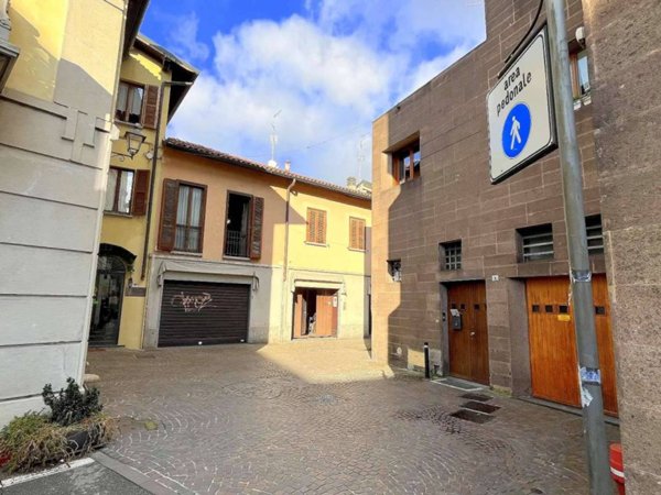 casa indipendente in vendita a Vimercate in zona Centro Storico