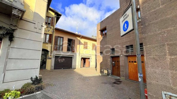 appartamento in vendita a Vimercate in zona Centro Storico