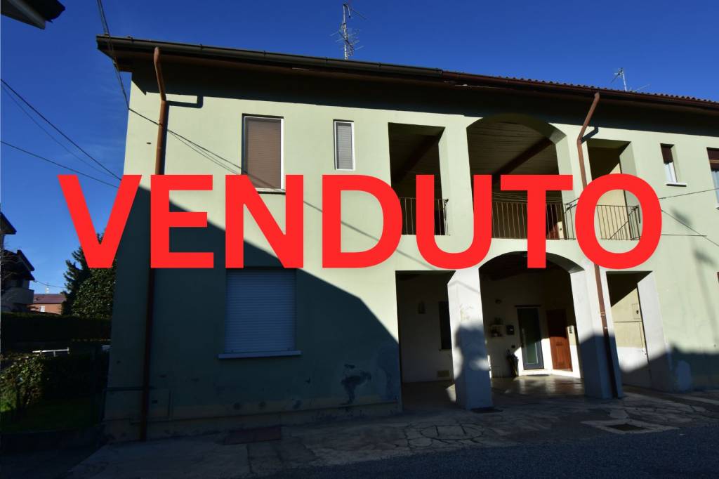 appartamento in vendita a Vimercate in zona Ruginello / Oldaniga