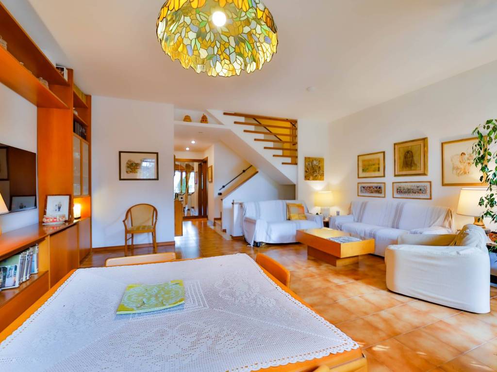 casa indipendente in vendita a Vimercate in zona Oreno