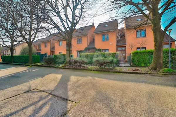 casa indipendente in vendita a Vimercate in zona Oreno