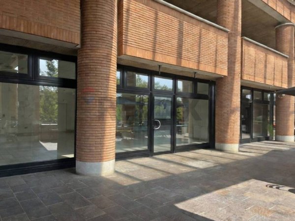 negozio in vendita a Vimercate