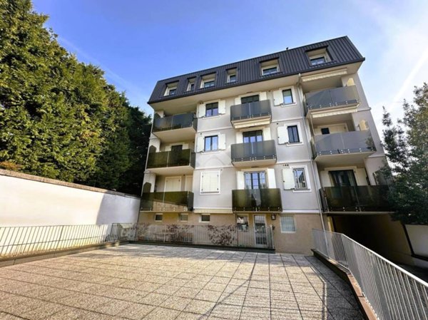 appartamento in vendita a Vimercate in zona Centro Storico