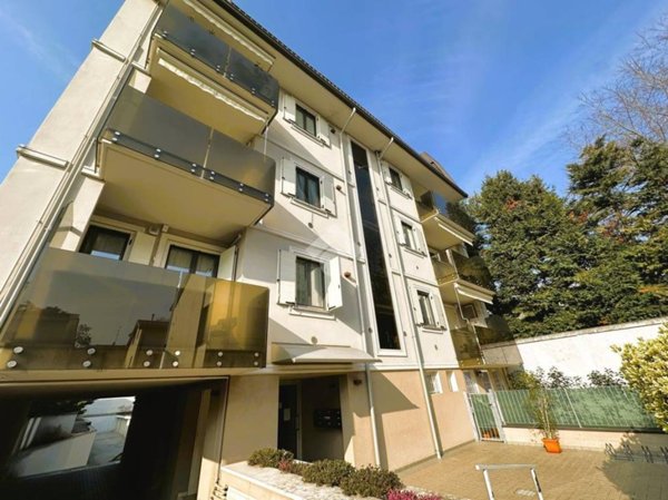 appartamento in vendita a Vimercate in zona Centro Storico