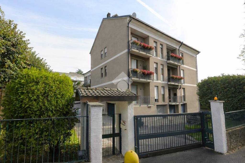 appartamento in vendita a Vimercate in zona Centro Storico