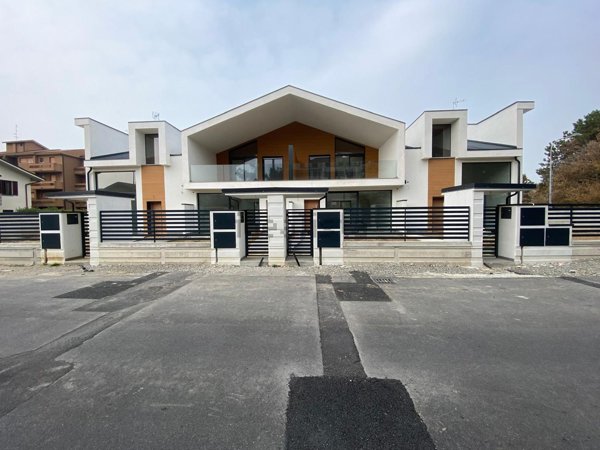 casa indipendente in vendita a Vimercate