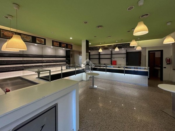 negozio in vendita a Vimercate