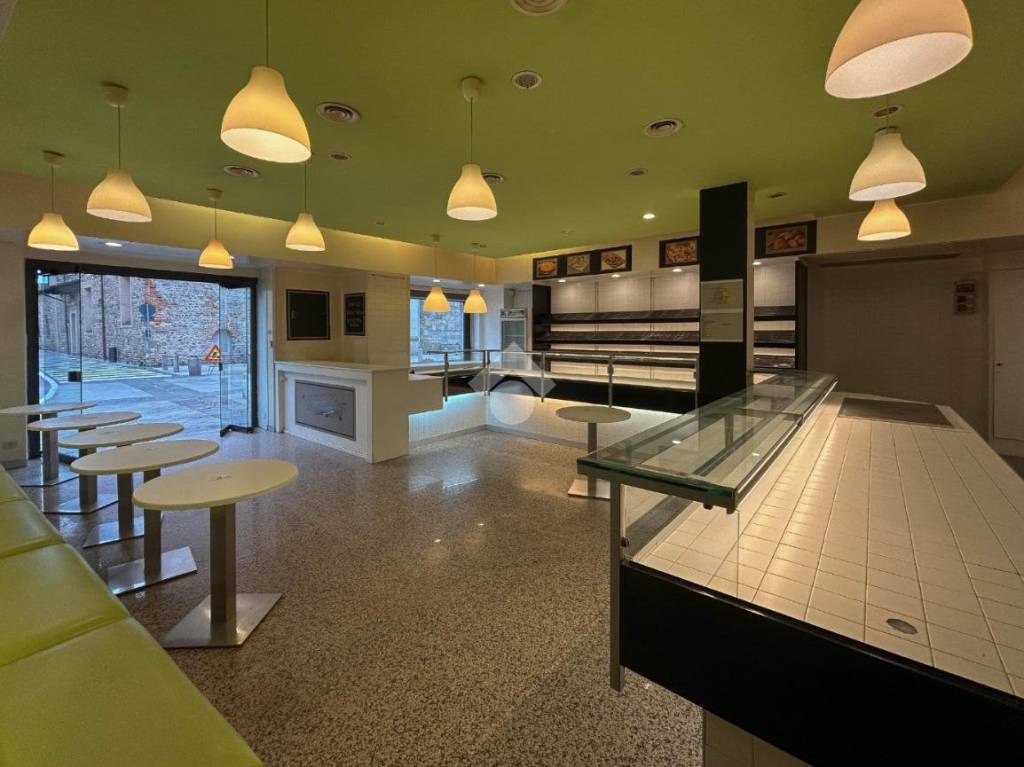 negozio in vendita a Vimercate