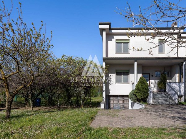 casa indipendente in vendita a Vimercate