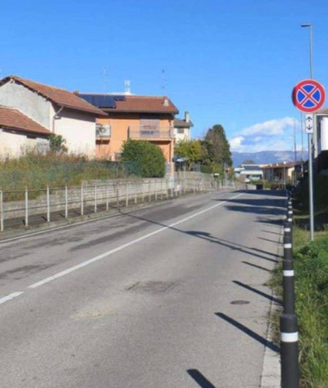 locale commerciale in vendita a Vimercate in zona Ruginello / Oldaniga