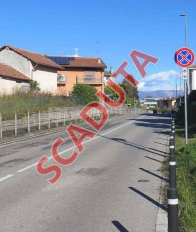 locale commerciale in vendita a Vimercate in zona Ruginello / Oldaniga