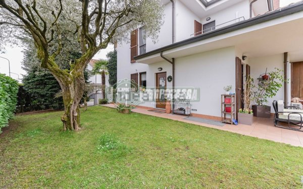 casa indipendente in vendita a Vimercate in zona Velasca