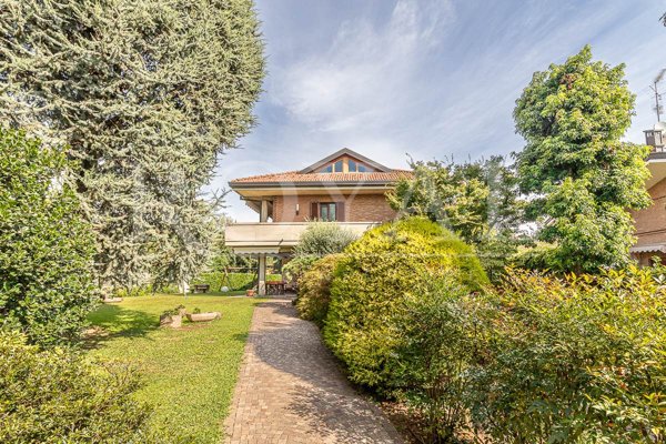 casa indipendente in vendita a Vimercate in zona Oreno