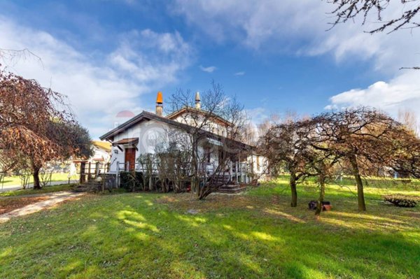 appartamento in vendita a Vimercate in zona Ruginello / Oldaniga