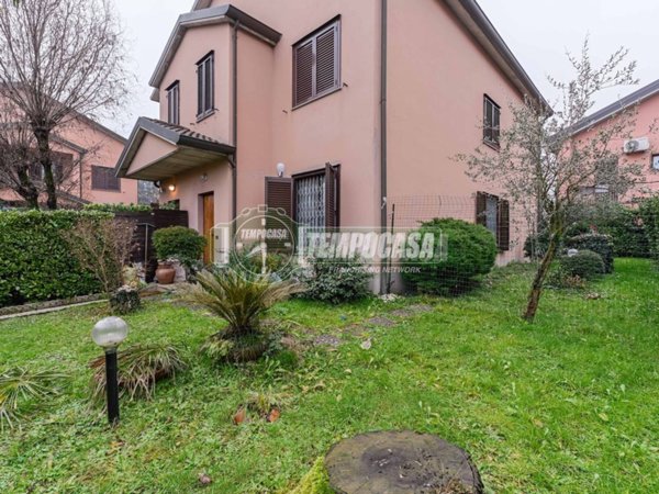 appartamento in vendita a Vimercate in zona Velasca