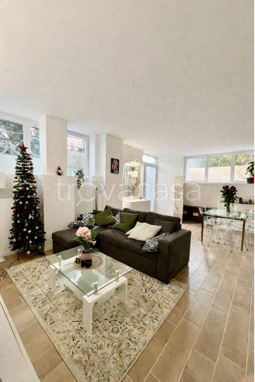 appartamento in vendita a Vimercate in zona Centro Storico