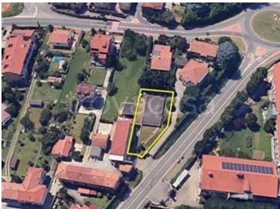 locale commerciale in vendita a Vimercate