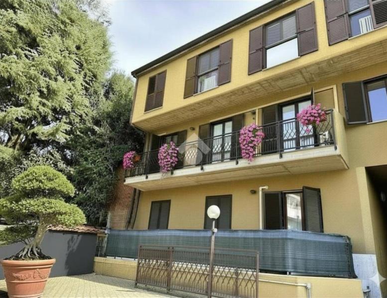 appartamento in vendita a Vimercate in zona Centro Storico