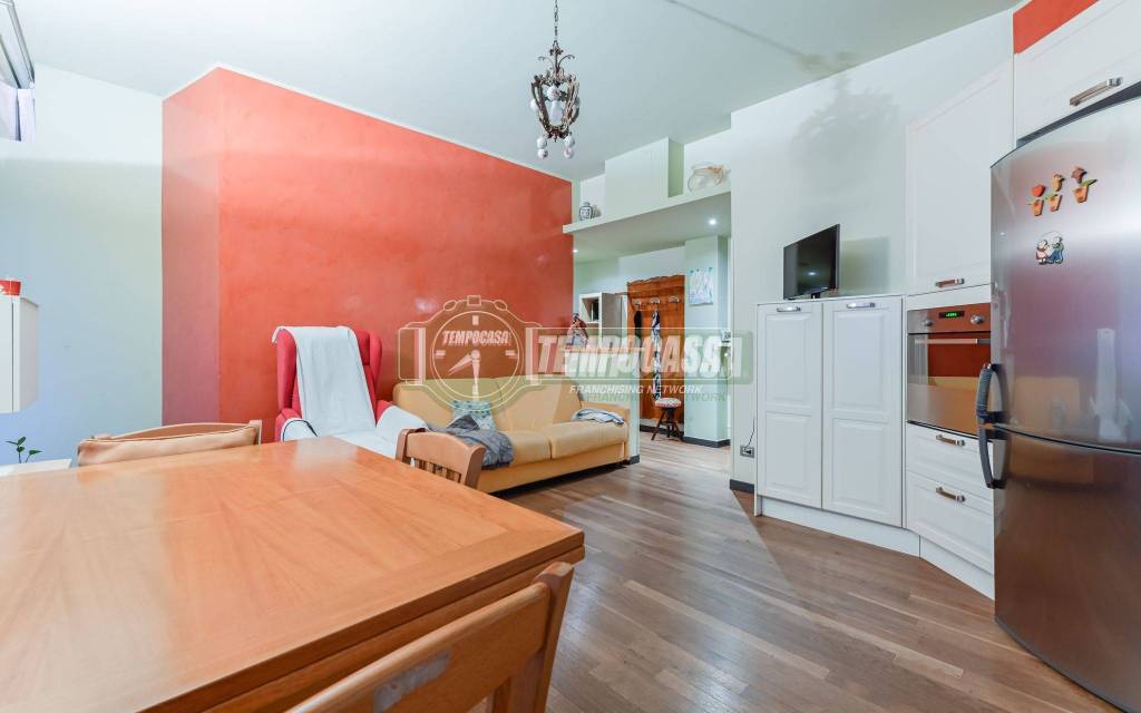 appartamento in vendita a Vimercate in zona Oreno