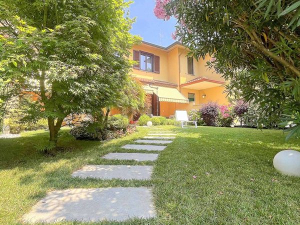 casa indipendente in vendita a Vimercate in zona Oreno