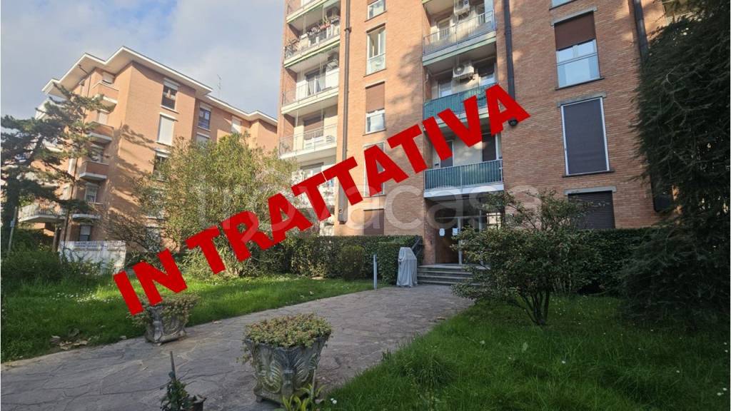 appartamento in vendita a Vimercate in zona Centro Storico