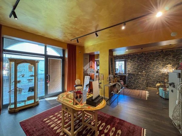 negozio in vendita a Vimercate