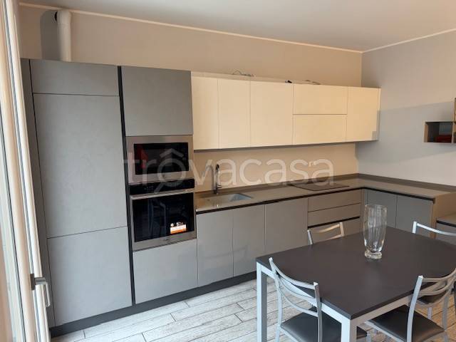 appartamento in vendita a Vimercate in zona Centro Storico