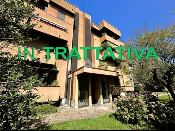 appartamento in vendita a Vimercate in zona Centro Storico